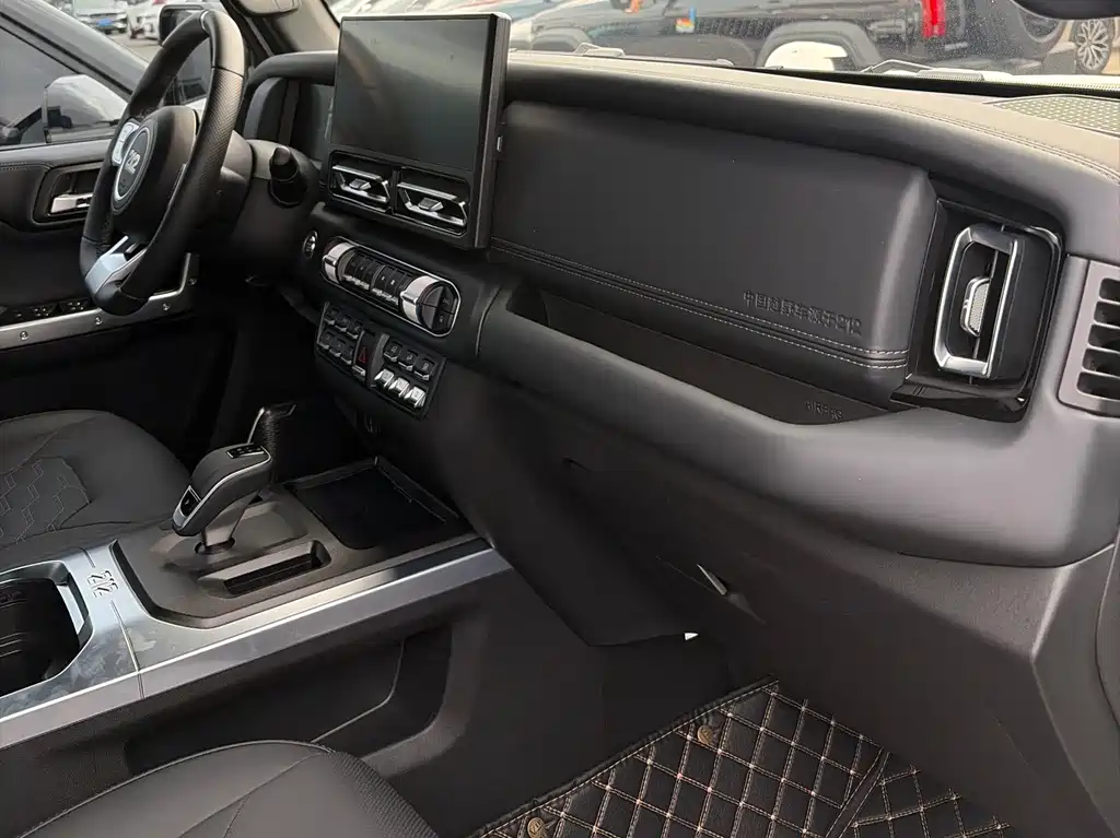 212 T01 2.0 T Explorer
