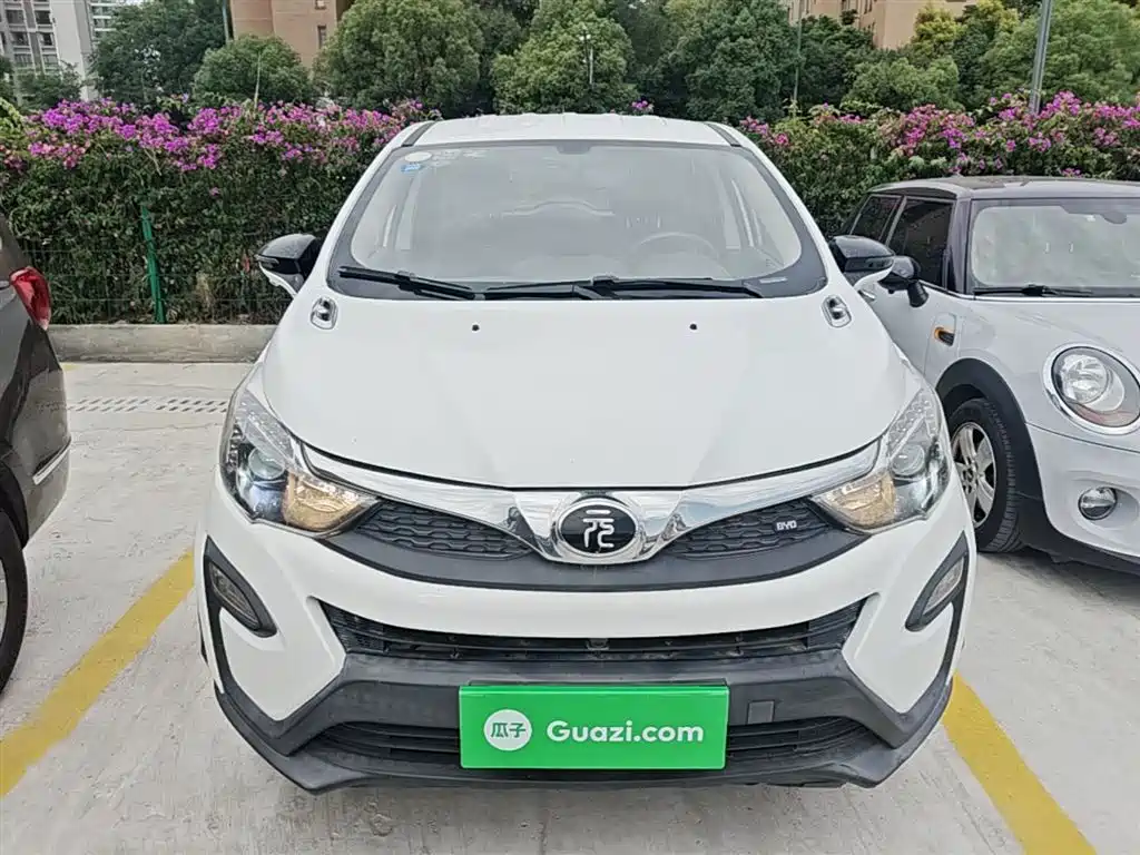 Yuan 1.5 L Auto Cool Dazzle Connected