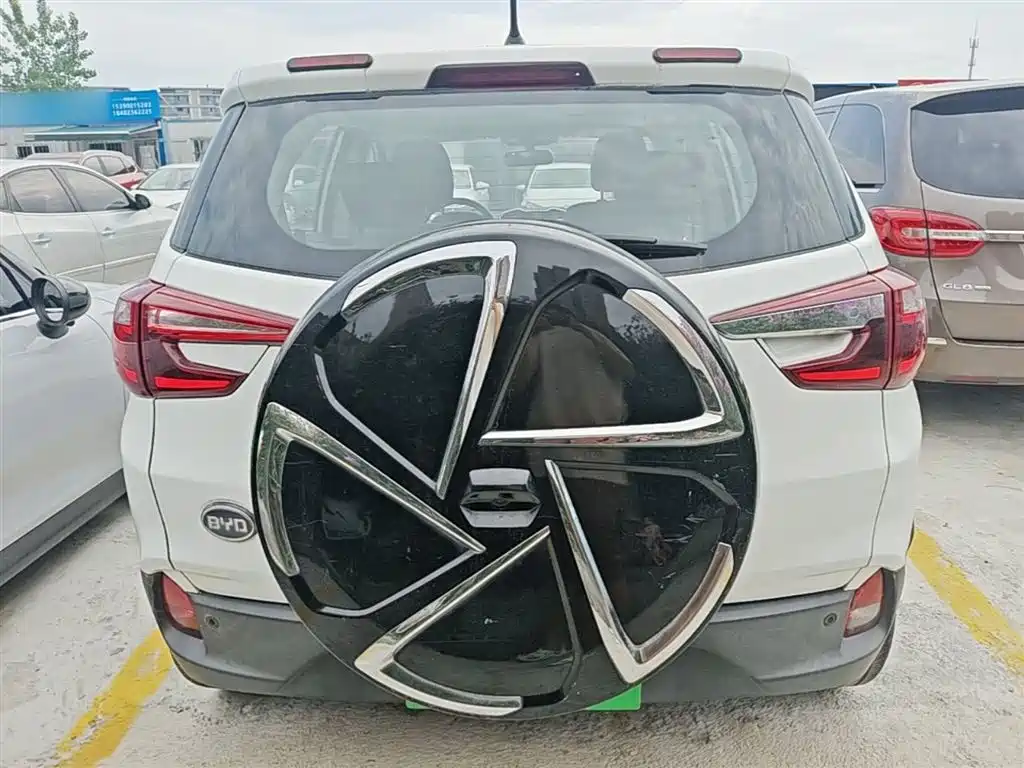Yuan 1.5 L Auto Cool Dazzle Connected