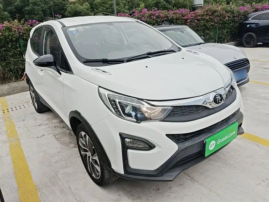 Yuan 1.5 L Auto Cool Dazzle Connected