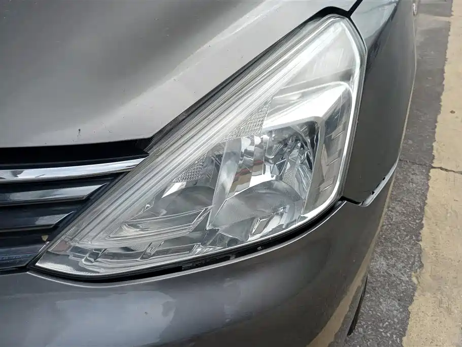 Livina 1.6 XE Manual Comfort