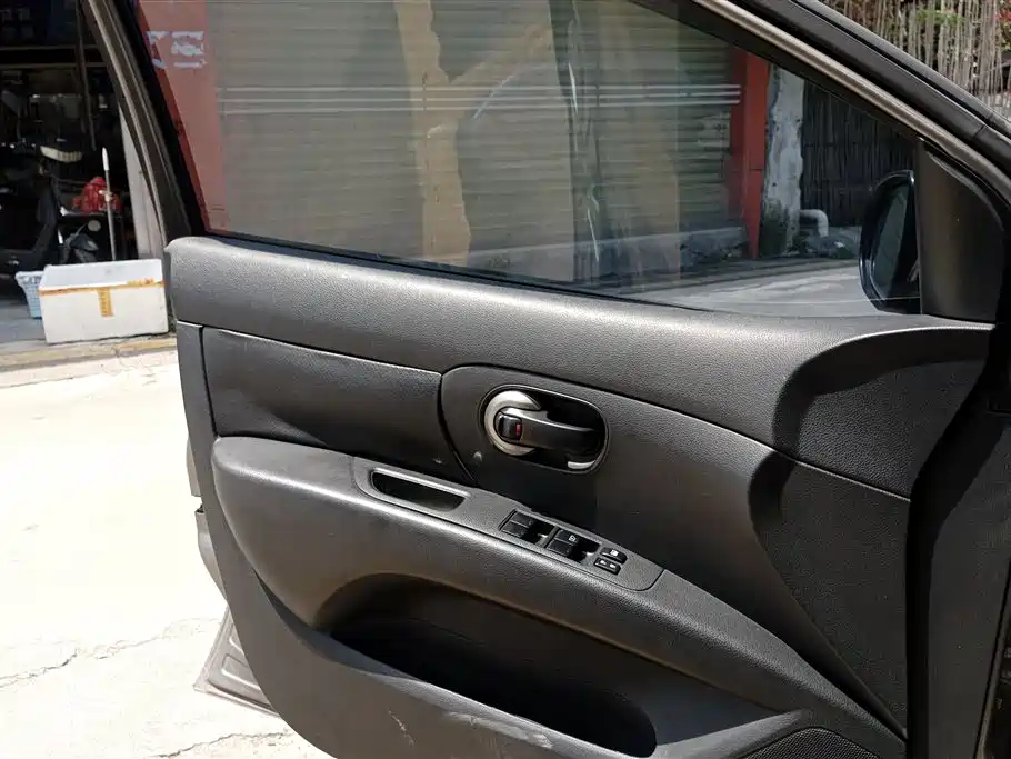 Livina 1.6 XE Manual Comfort