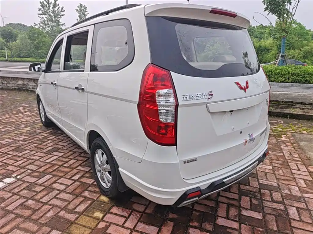 Wuling Hongguang 1.5 L S Standard