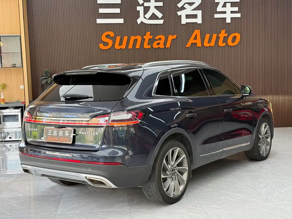 Nautilus 2.7 T 4 WD Honor Shine