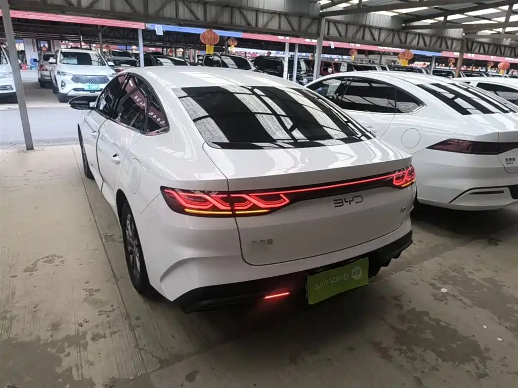 Qin L DM-i 80 KM Leading