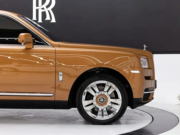 Rolls-Royce Cullinan 4-seat