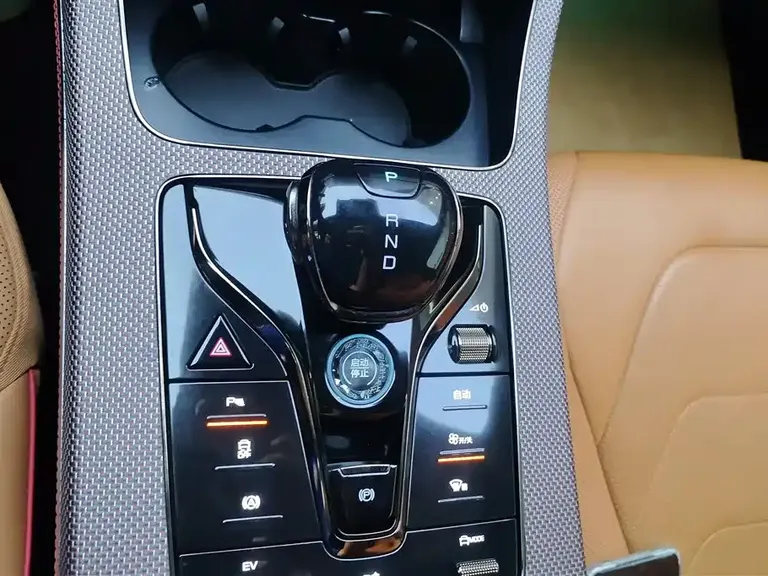 BYD Han DM-i 121 KM Premium