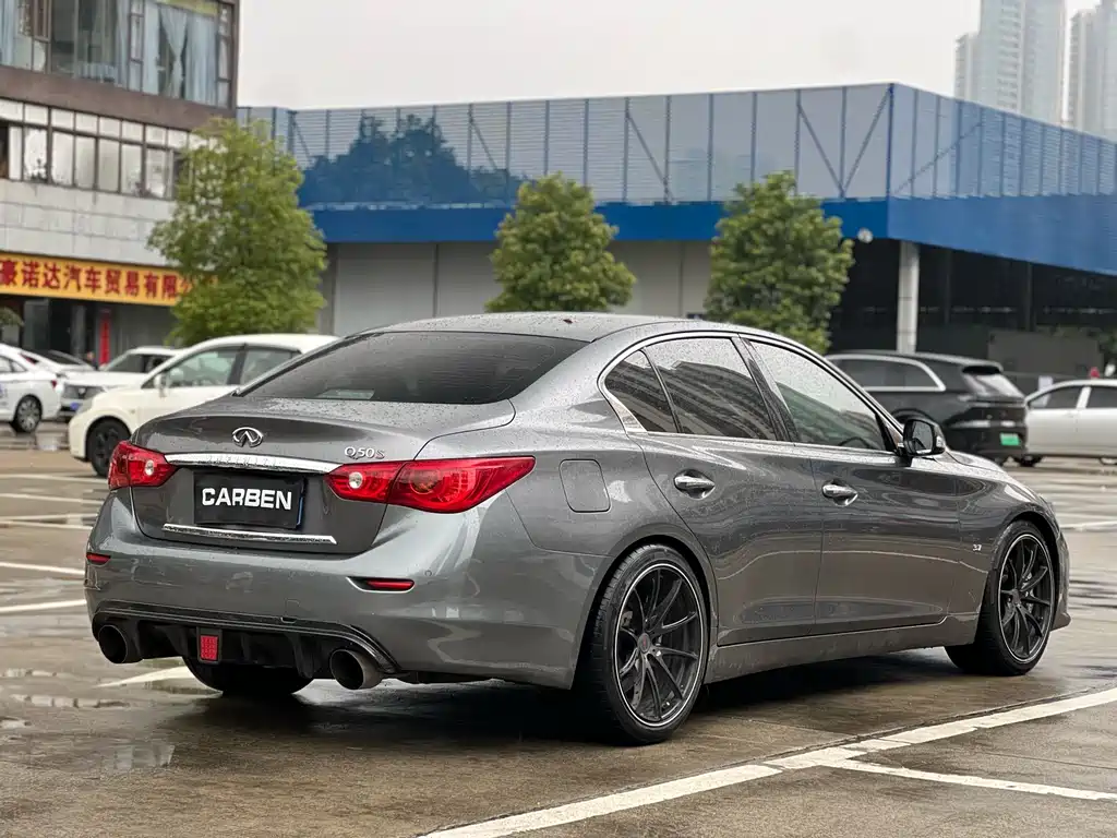 Infiniti Q50 3.7 L Luxury Sport