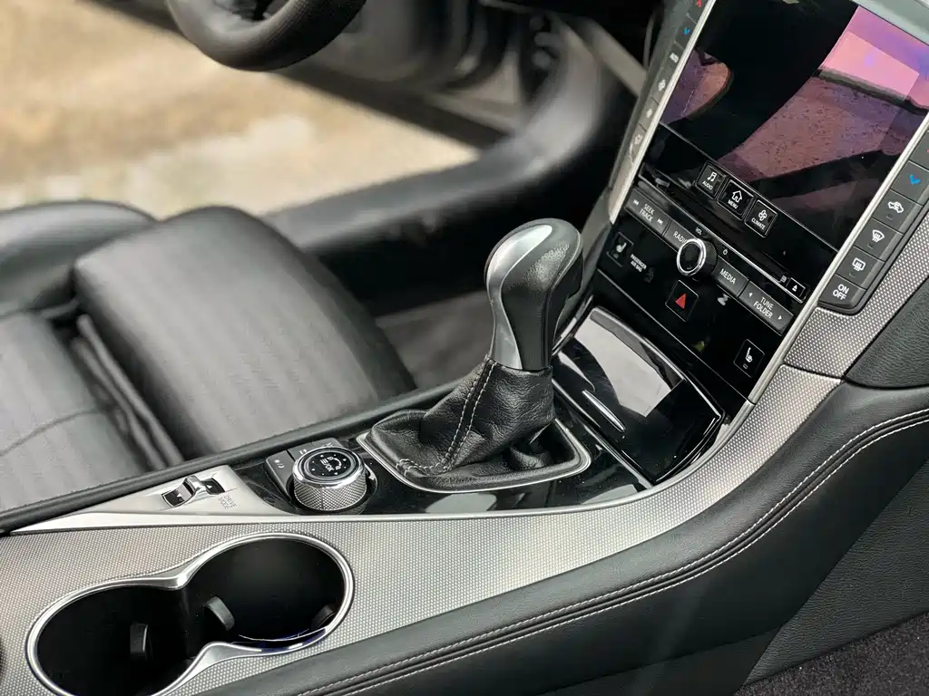 Infiniti Q50 3.7 L Luxury Sport