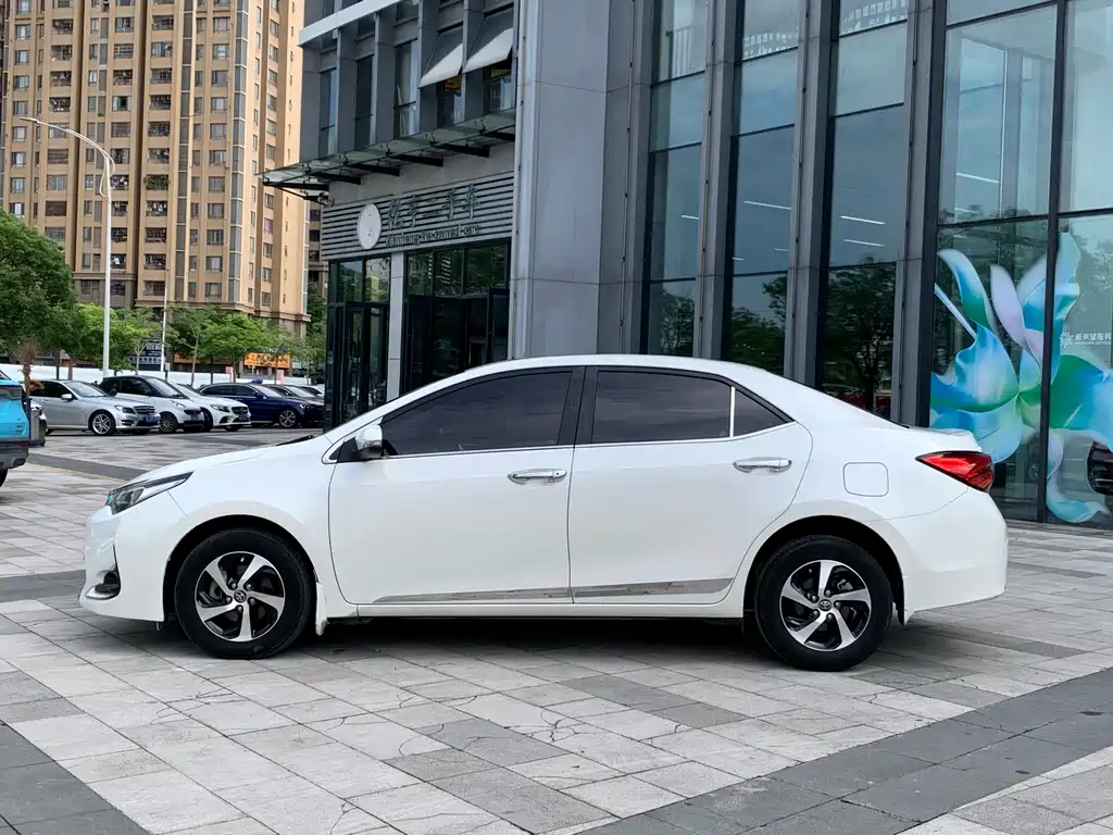 Levin Facelift 185 T CVT Elite CN-VI