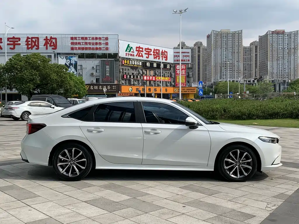 Integra 240 TURBO CVT Luxury