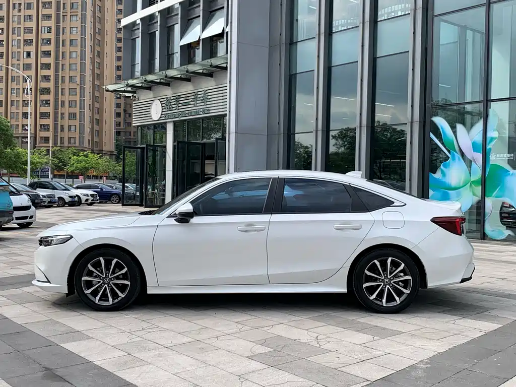 Integra 240 TURBO CVT Luxury