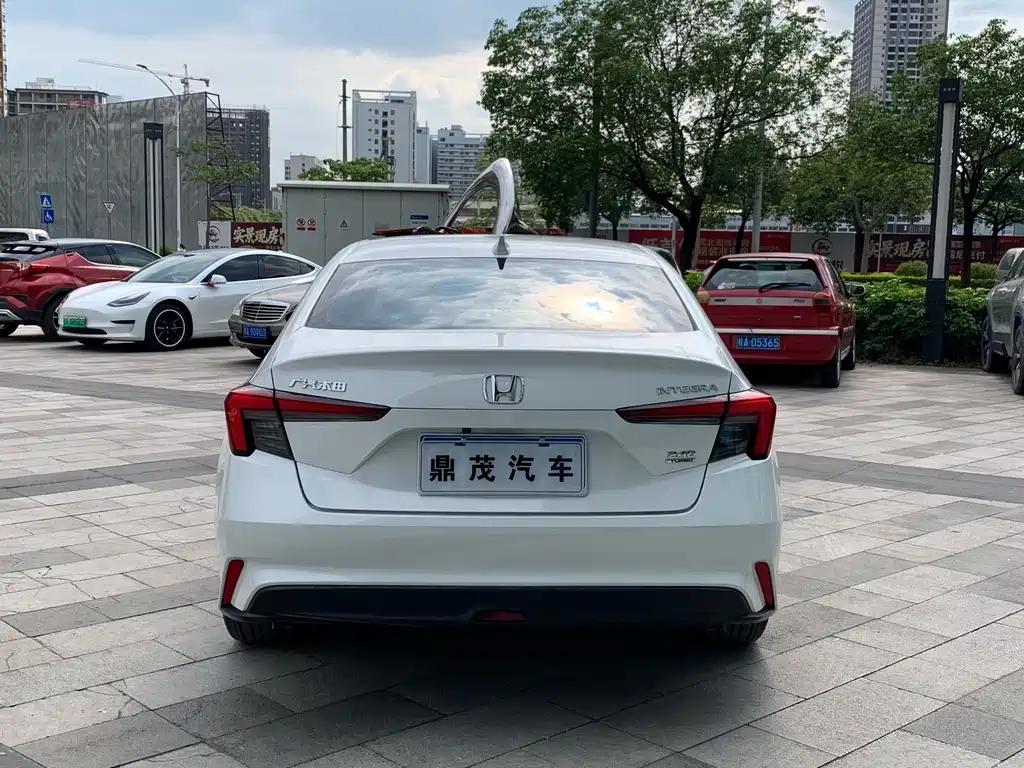 Integra 240 TURBO CVT Luxury