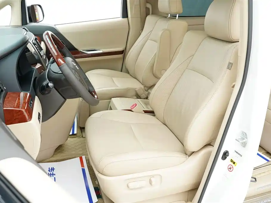 Alphard 2.4 L Luxury
