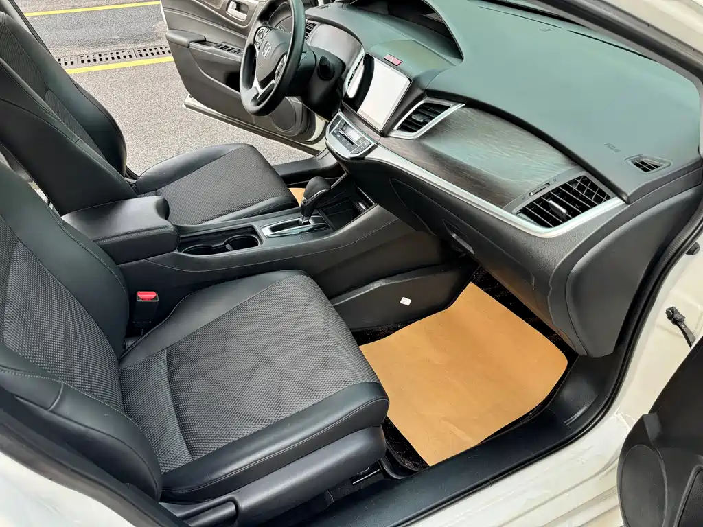 Jade 1.8 L Auto Comfort Elite 5-seat