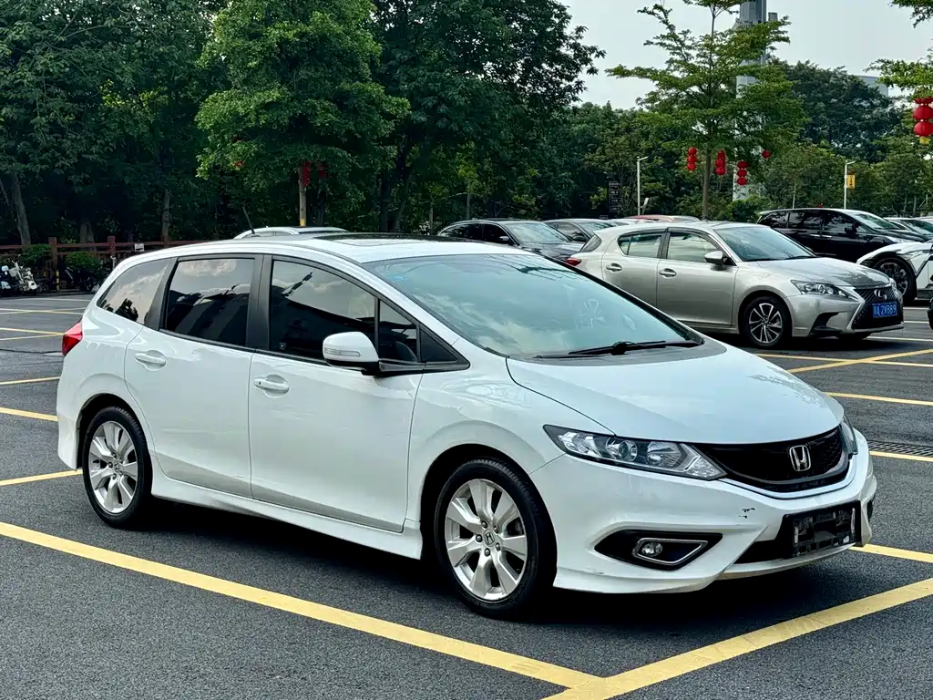Jade 1.8 L Auto Comfort Elite 5-seat
