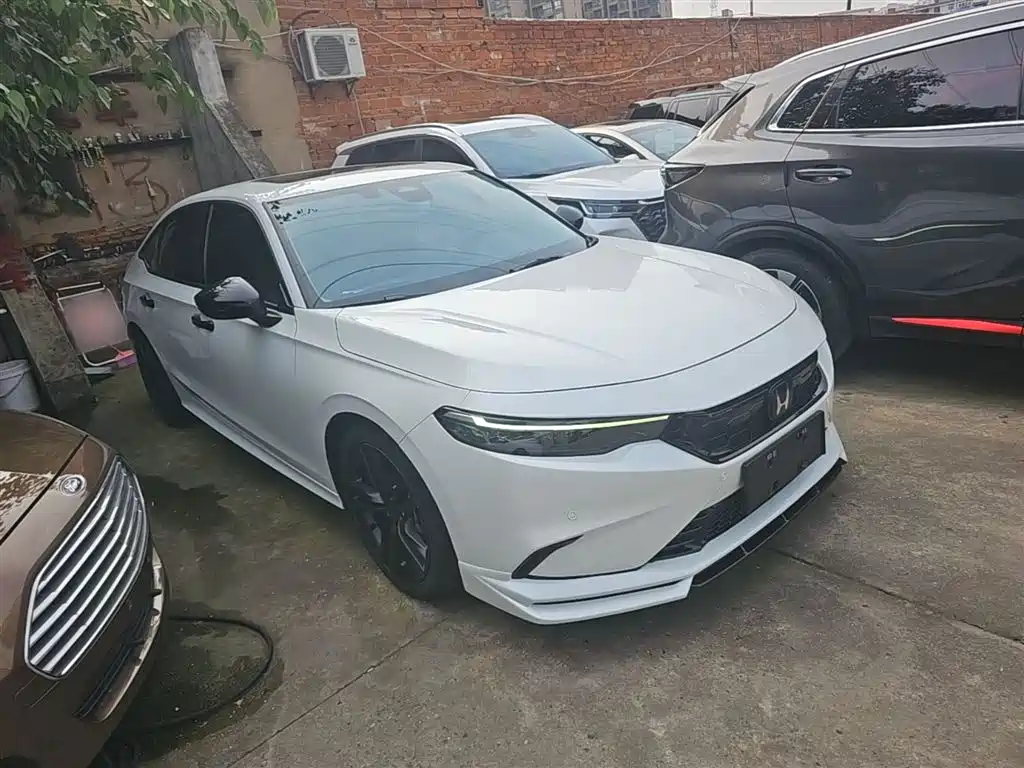 Integra 240 TURBO CVT Phantom Night · Luxury