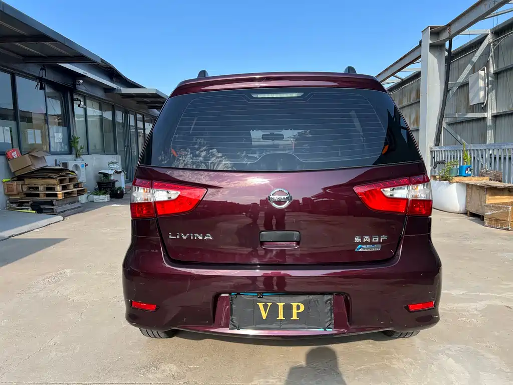 Livina 1.6 XE CVT Comfort