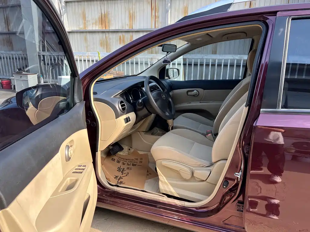 Livina 1.6 XE CVT Comfort