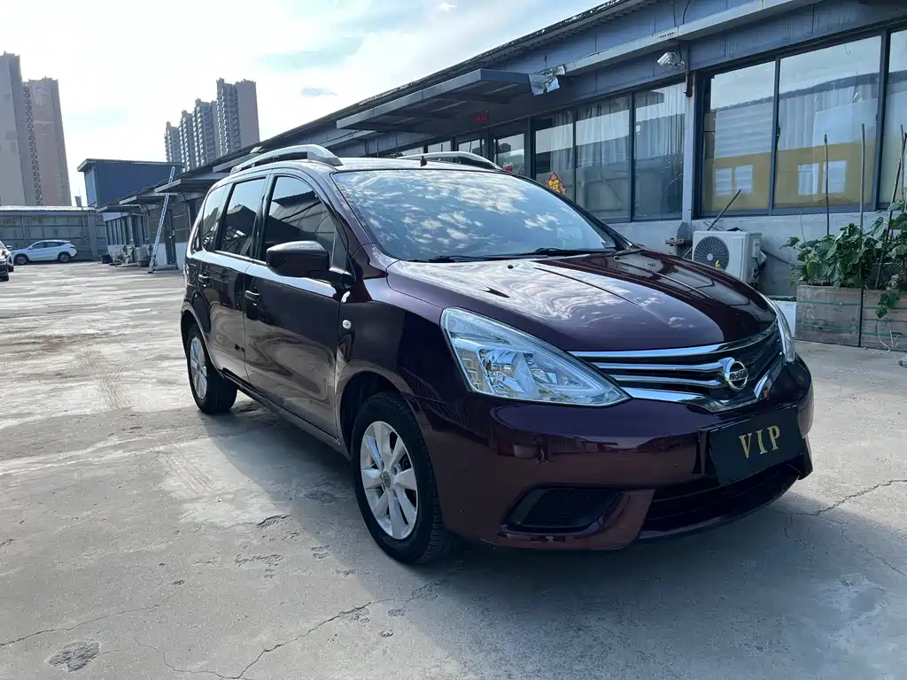 Livina 1.6 XE CVT Comfort