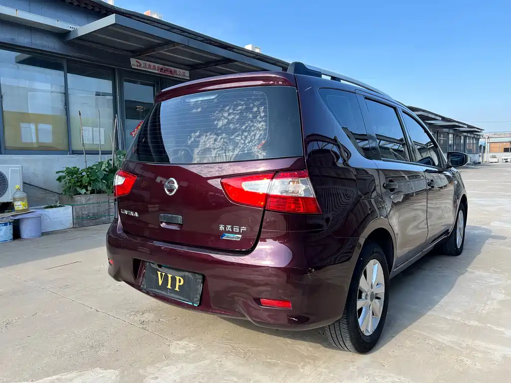 Livina 1.6 XE CVT Comfort