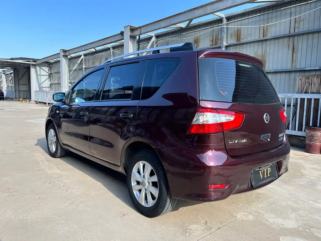 Livina 1.6 XE CVT Comfort