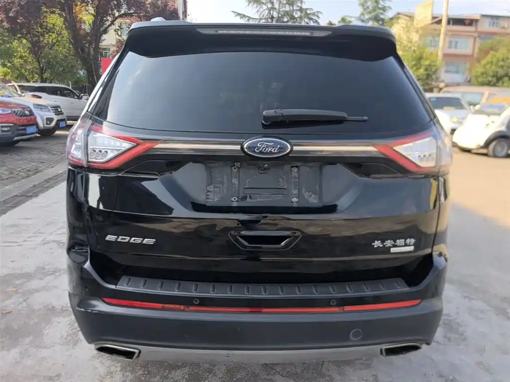 Edge EcoBoost 245 2 WD Platinum Sharp 5-seat