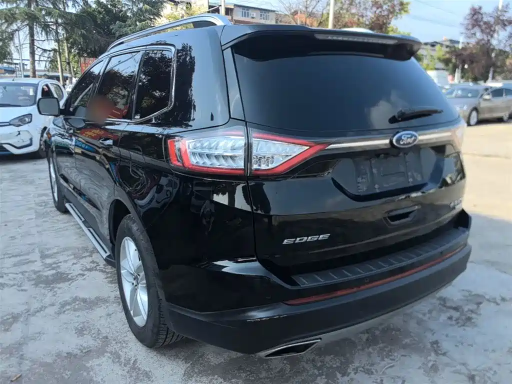 Edge EcoBoost 245 2 WD Platinum Sharp 5-seat