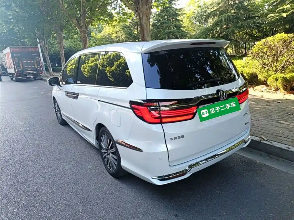 Elysion 2.0 L e:HEV Luxury