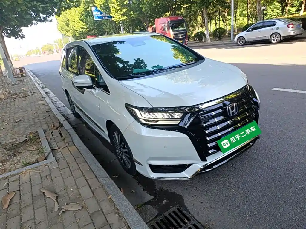 Elysion 2.0 L e:HEV Luxury