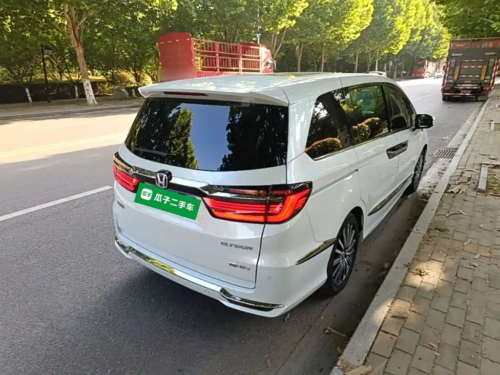 Elysion 2.0 L e:HEV Luxury