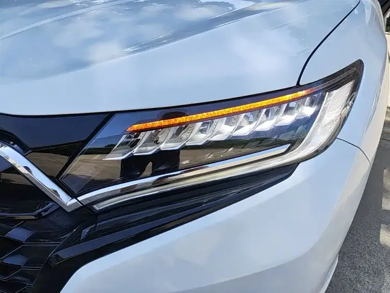 Honda UR-V 370 TURBO 2 WD Graceful