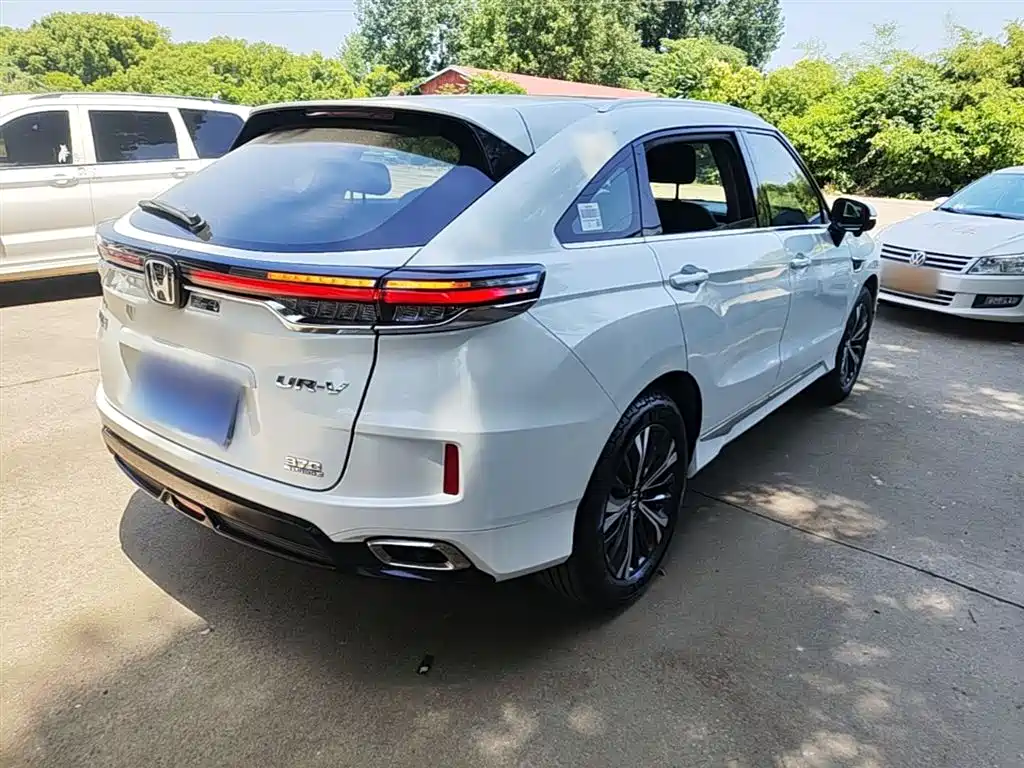 Honda UR-V 370 TURBO 2 WD Graceful