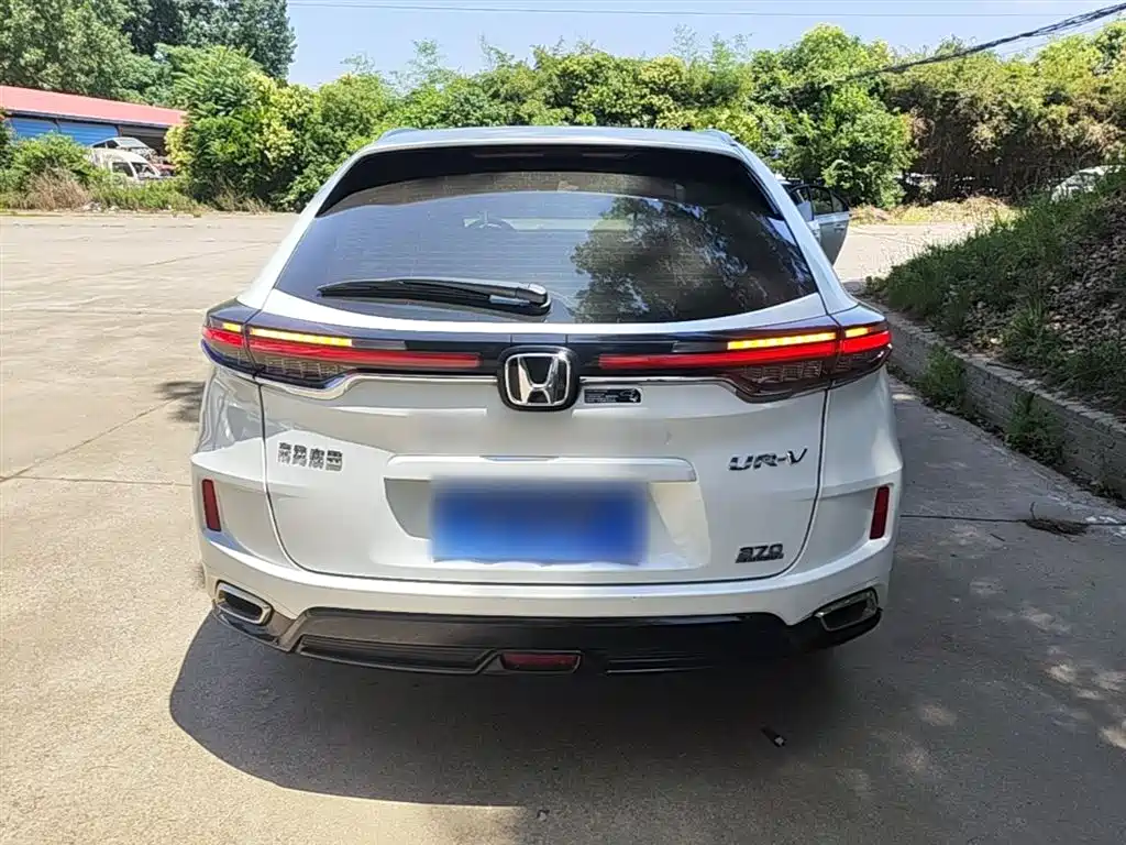 Honda UR-V 370 TURBO 2 WD Graceful