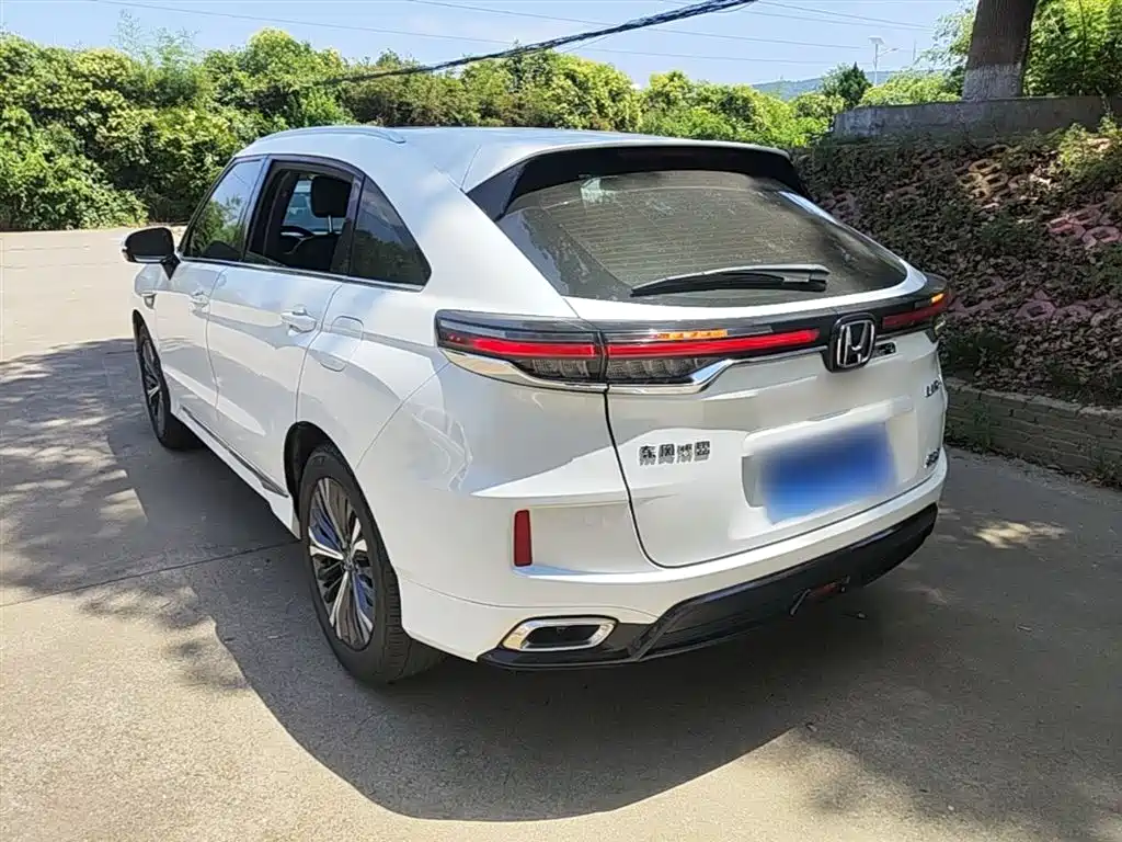Honda UR-V 370 TURBO 2 WD Graceful