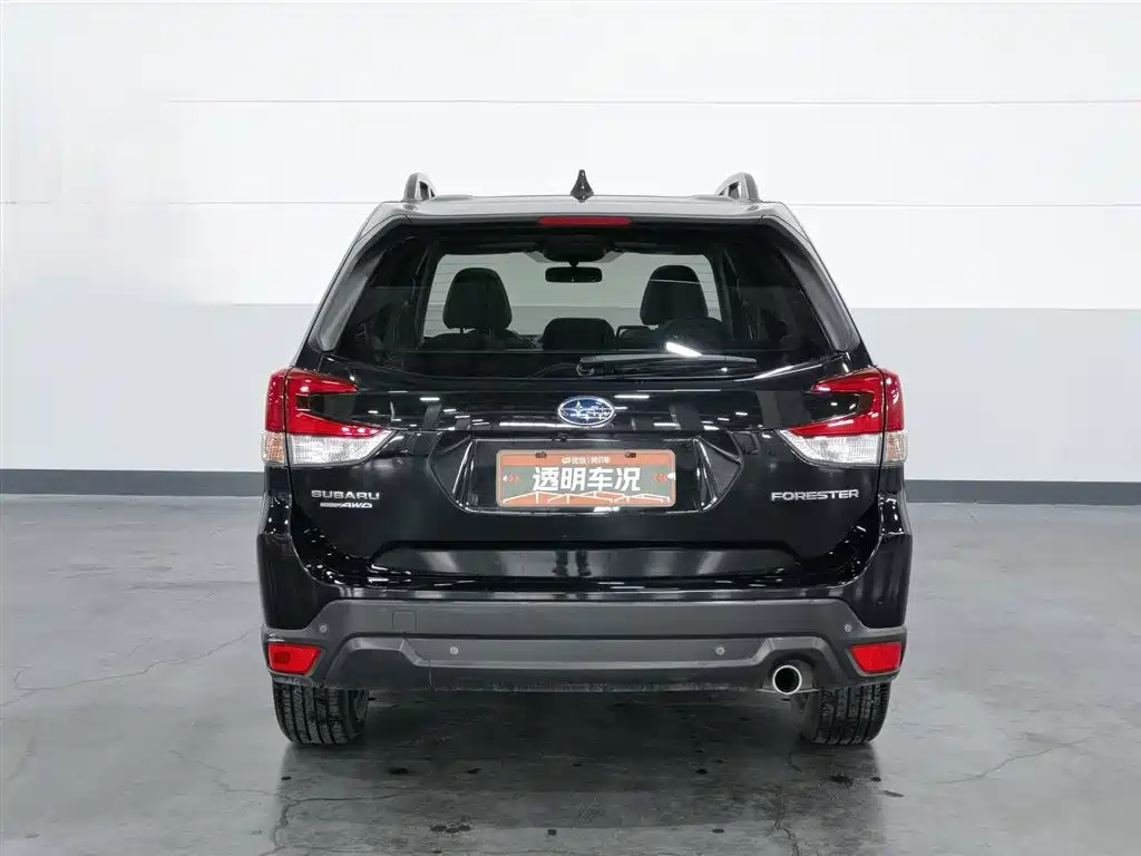 Forester 2.0 i Luxury