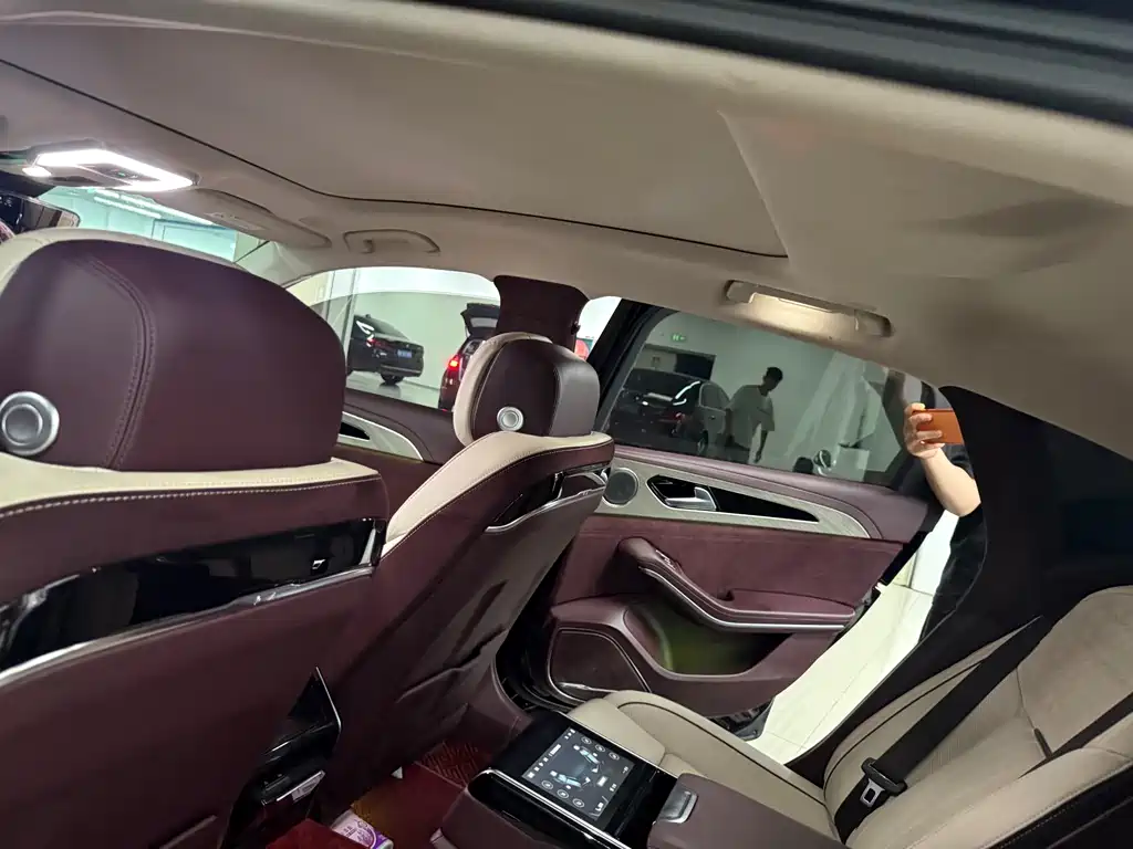 Hongqi H9 2.0 T Connected Flagship