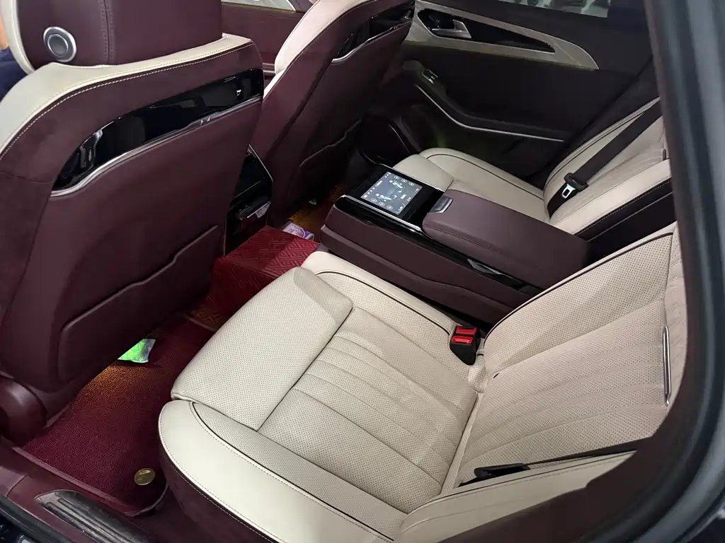 Hongqi H9 2.0 T Connected Flagship