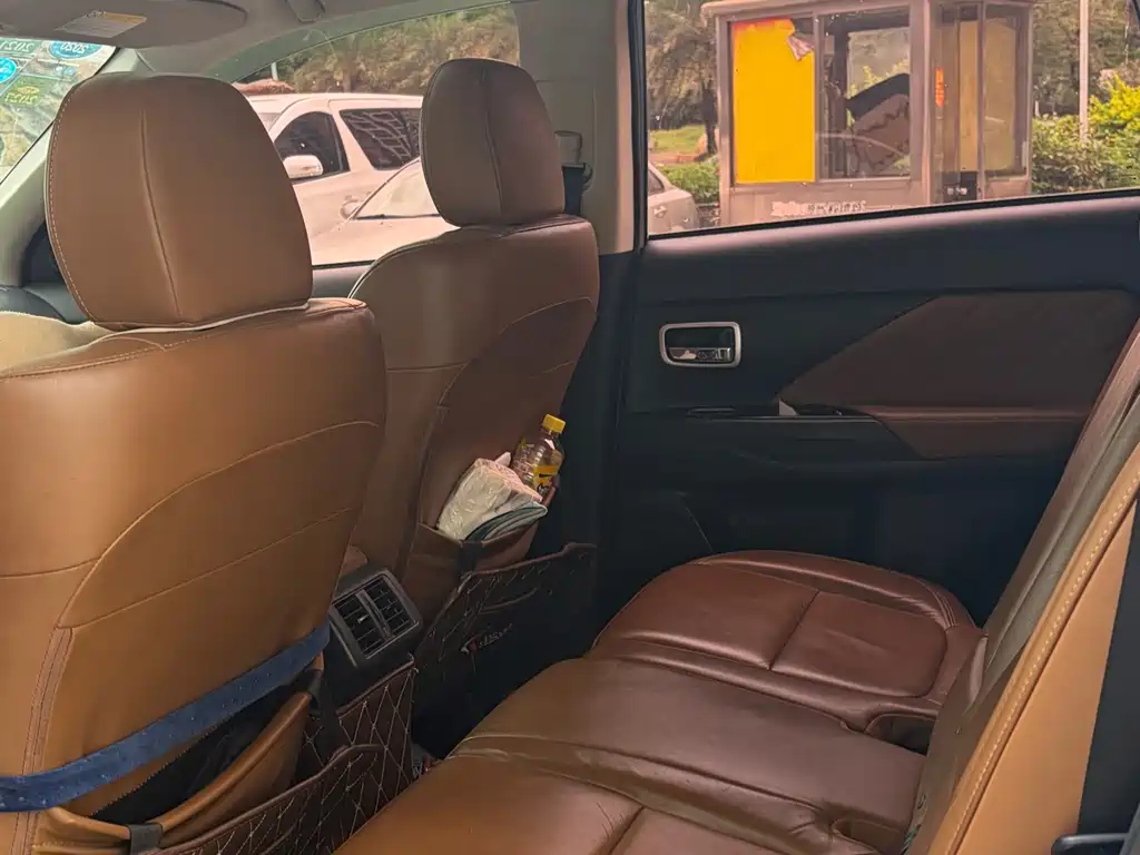 Outlander 2.4 L 4 WD Enjoyment 7-seat CN-VI