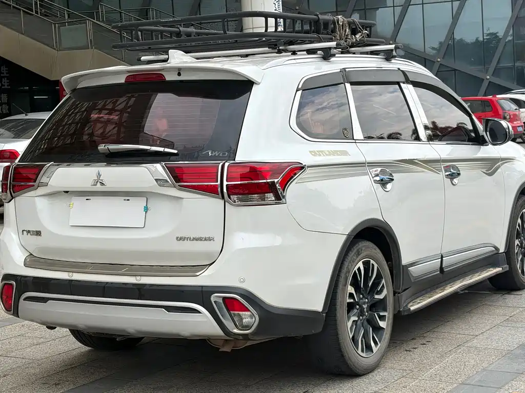 Outlander 2.4 L 4 WD Enjoyment 7-seat CN-VI