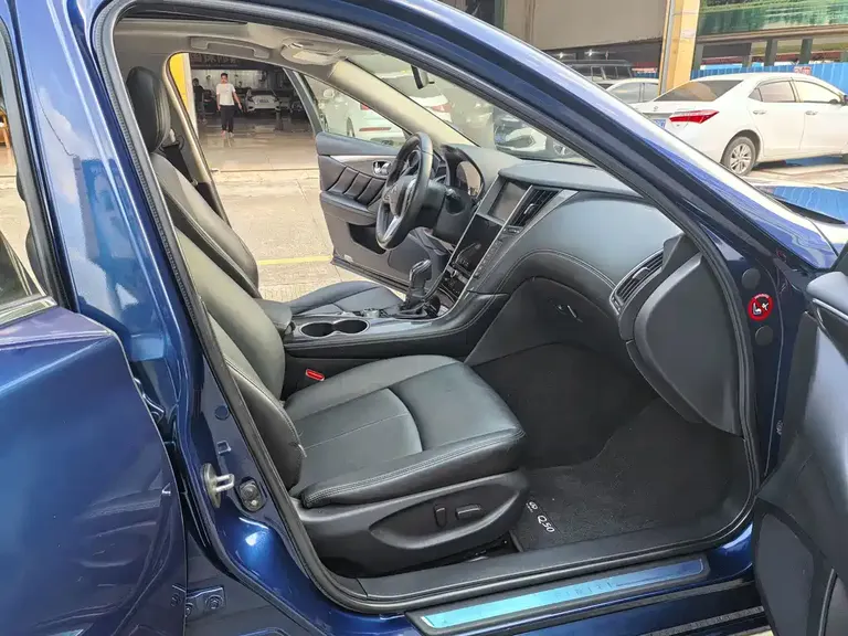 Infiniti Q50 L 2.0 T Comfort CN-VI