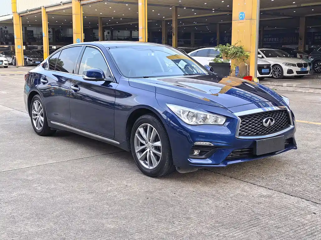 Infiniti Q50 L 2.0 T Comfort CN-VI