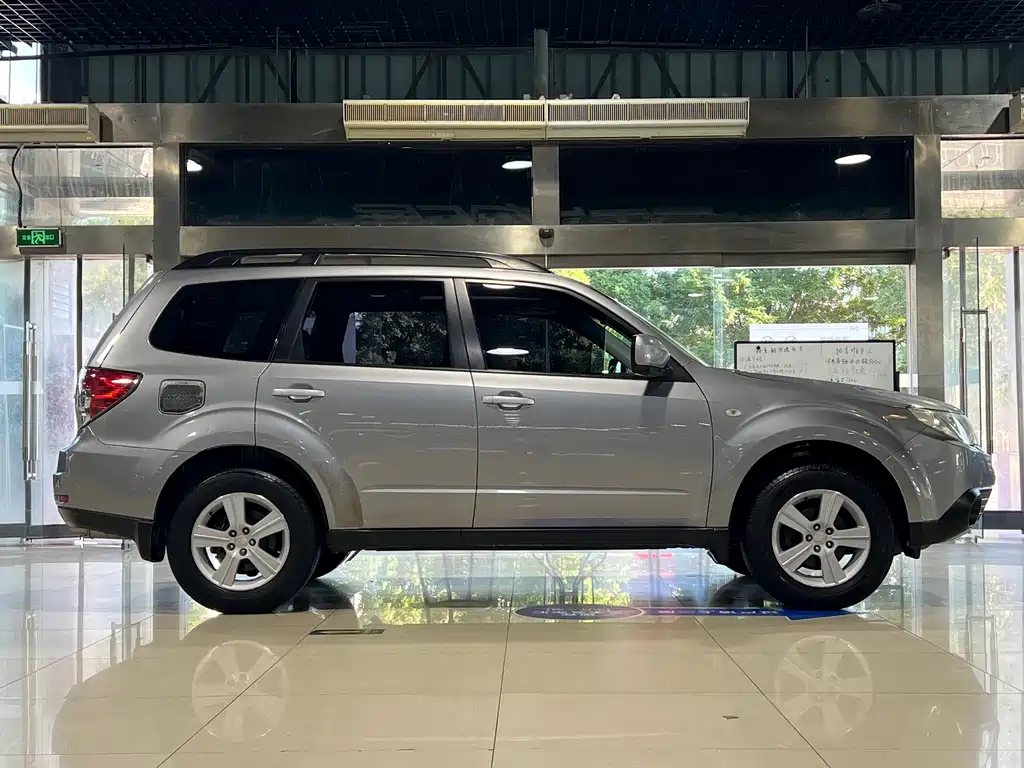 Forester 森林人 2010款 2.0 XS运动特别十万同辉纪念版