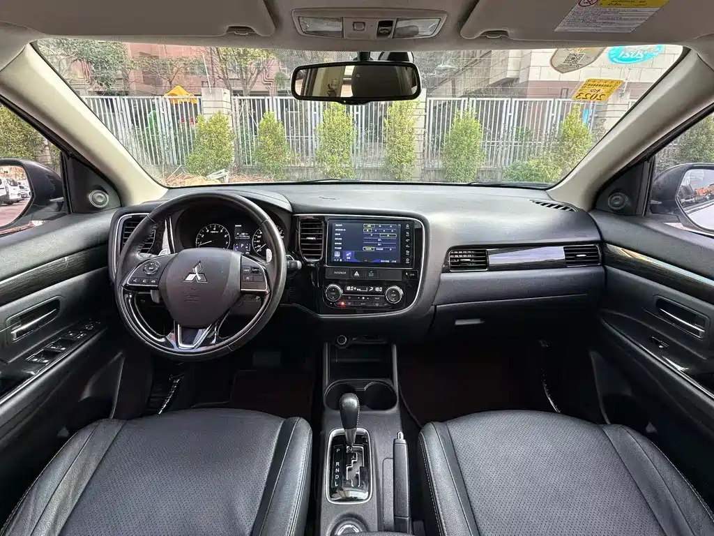 Outlander 2.4 L 4 WD Elite 5-seat