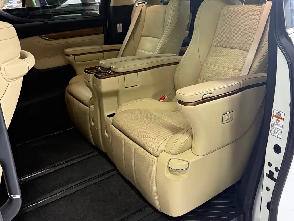 Alphard 3.5 L Distinguished