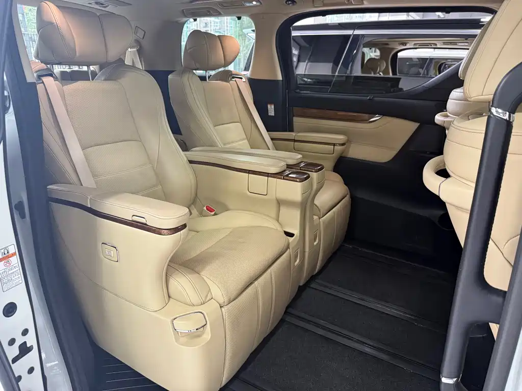 Alphard 3.5 L Distinguished