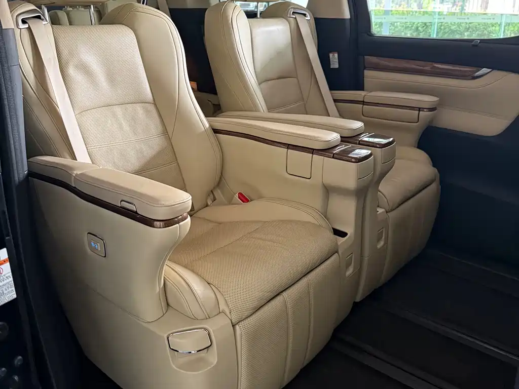 Alphard 3.5 L Distinguished