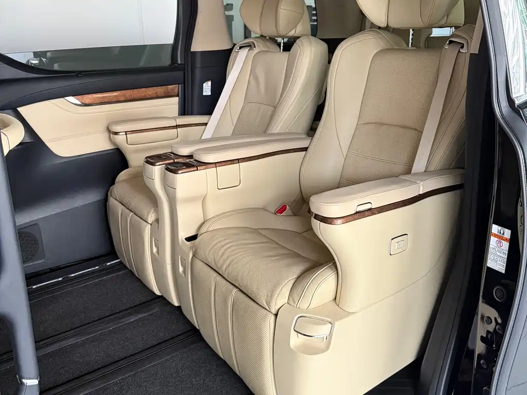 Alphard 3.5 L Distinguished