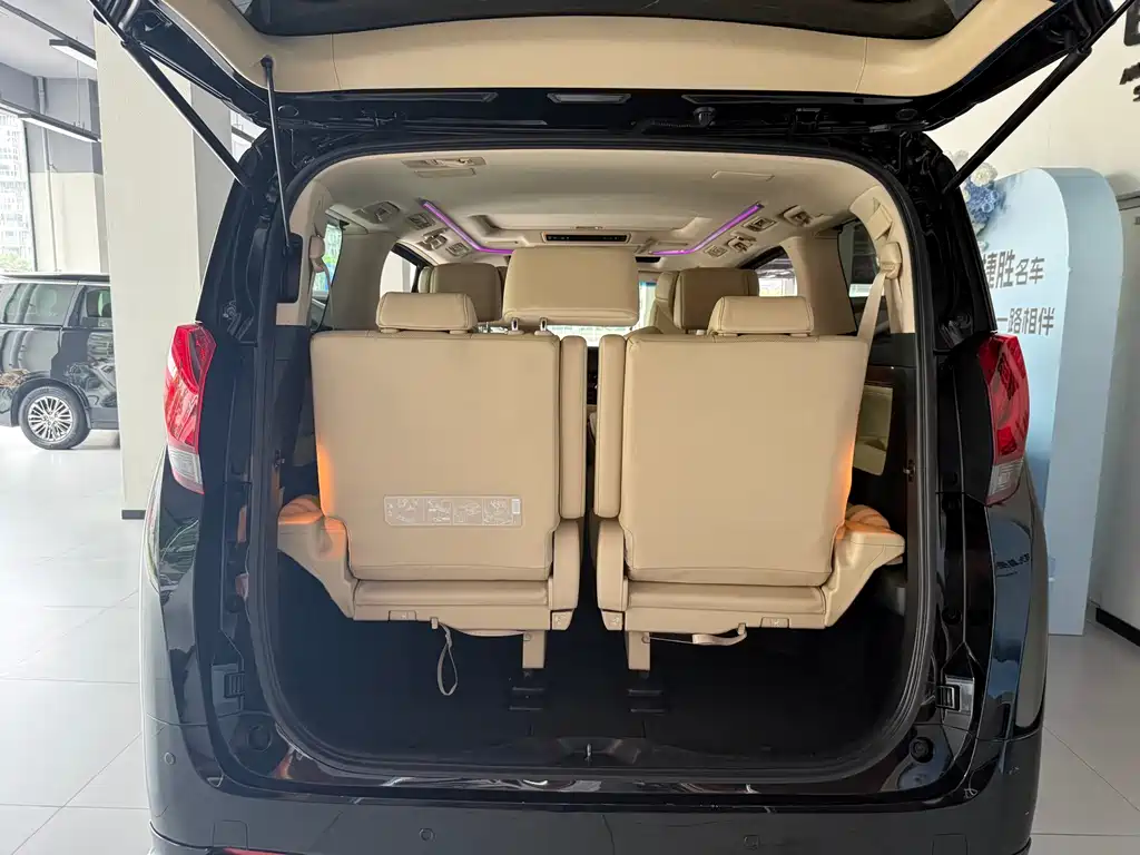 Alphard 3.5 L Distinguished