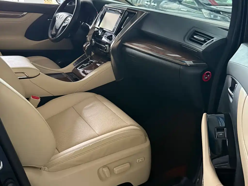Alphard 3.5 L Distinguished